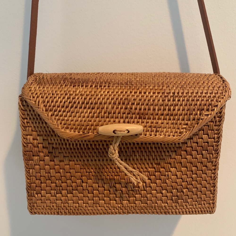 Straw / wicker purse
